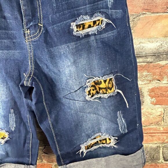 5 for $25š„L&B Lucky & BlessedāCheetah Print Patched Bermuda Shorts Size 6 - Picture 4 of 6